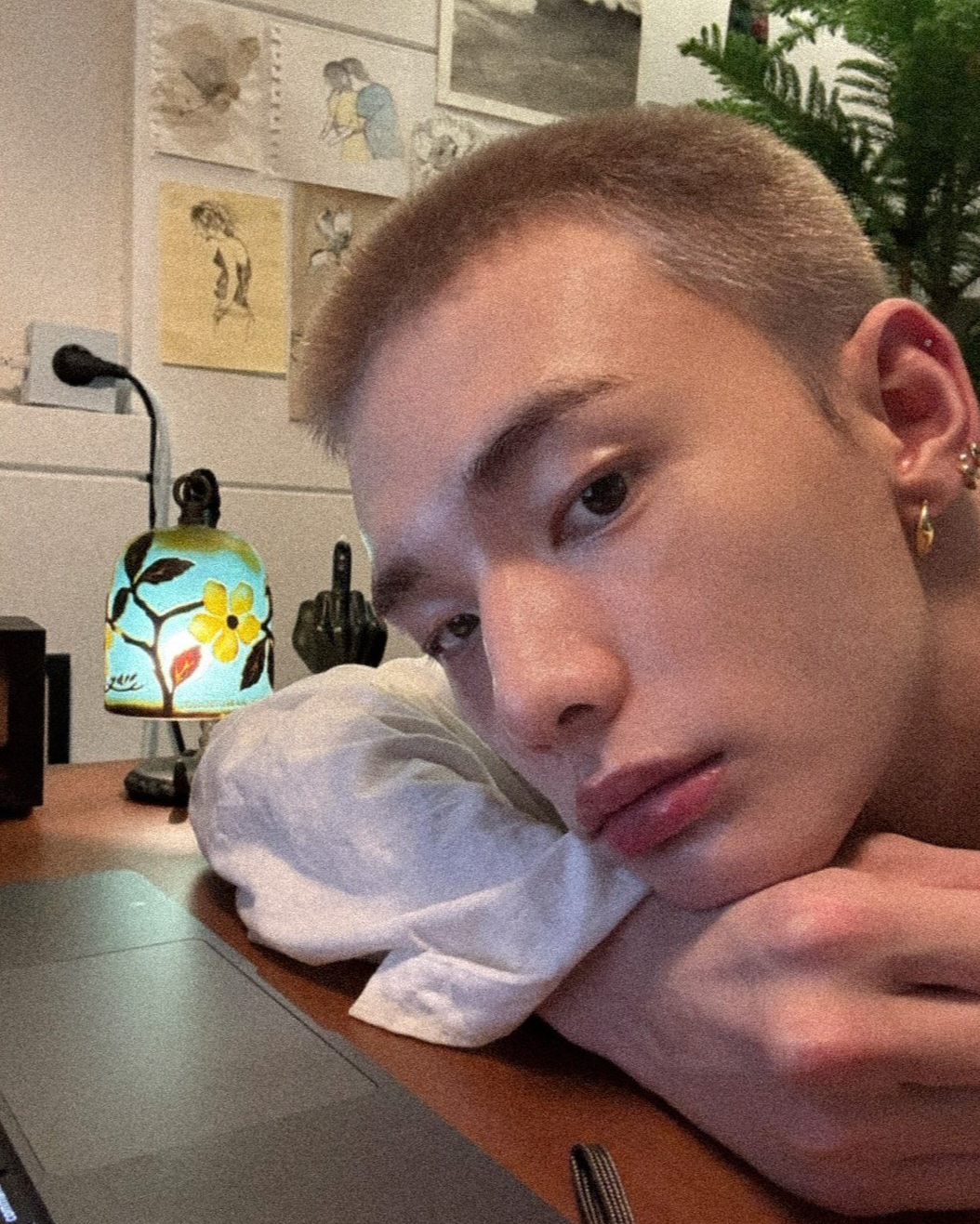 반응 난리난 현진 NEW 헤어✨
반삭 스타일링이 뭐 이리 잘 어울려..❤️ 이미지6