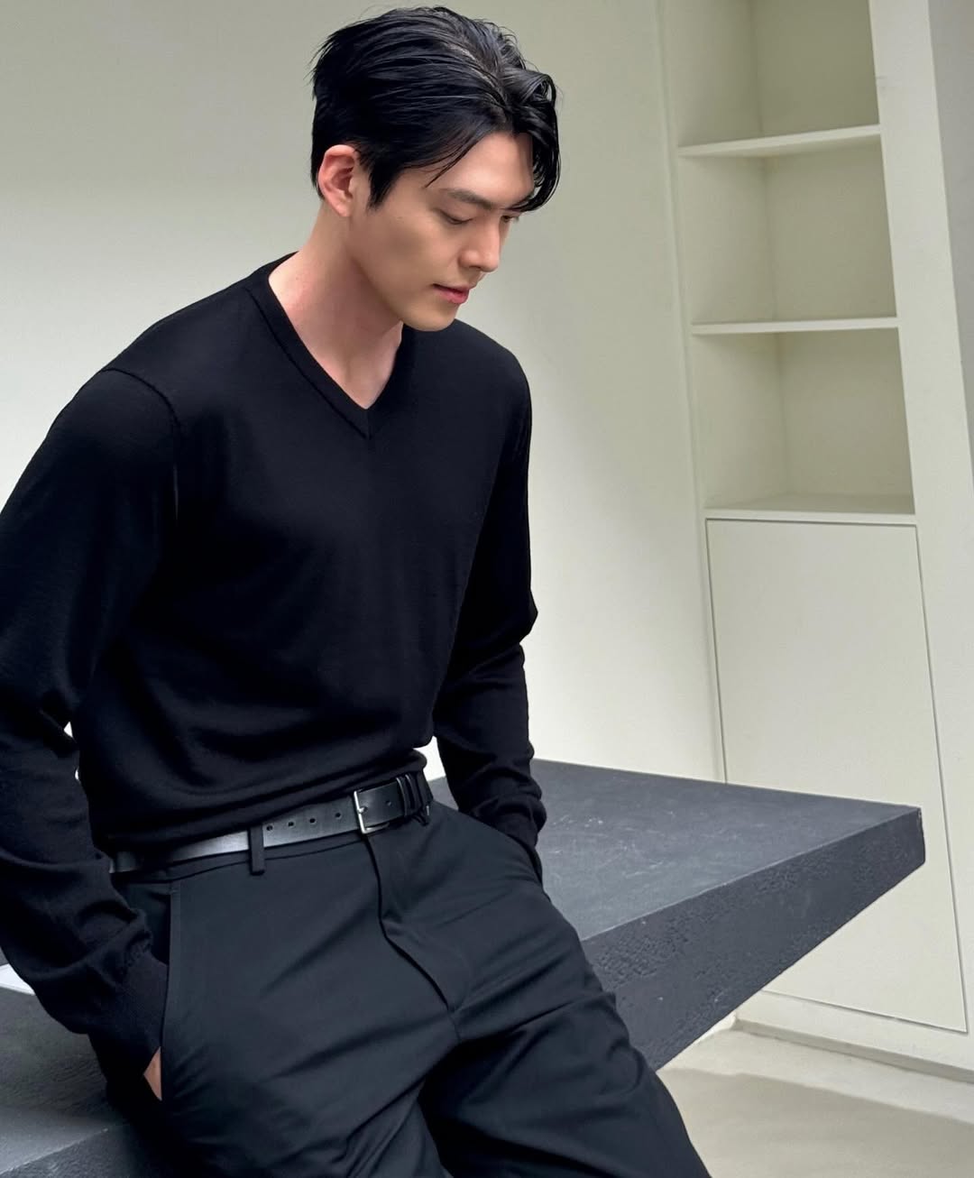 깔끔담백 브이넥니트🧶 이미지