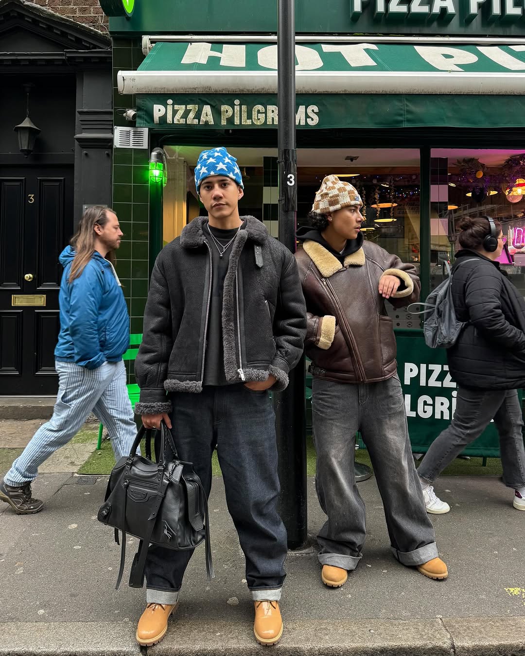 백팩 말고 토트백 들어🧳 이미지