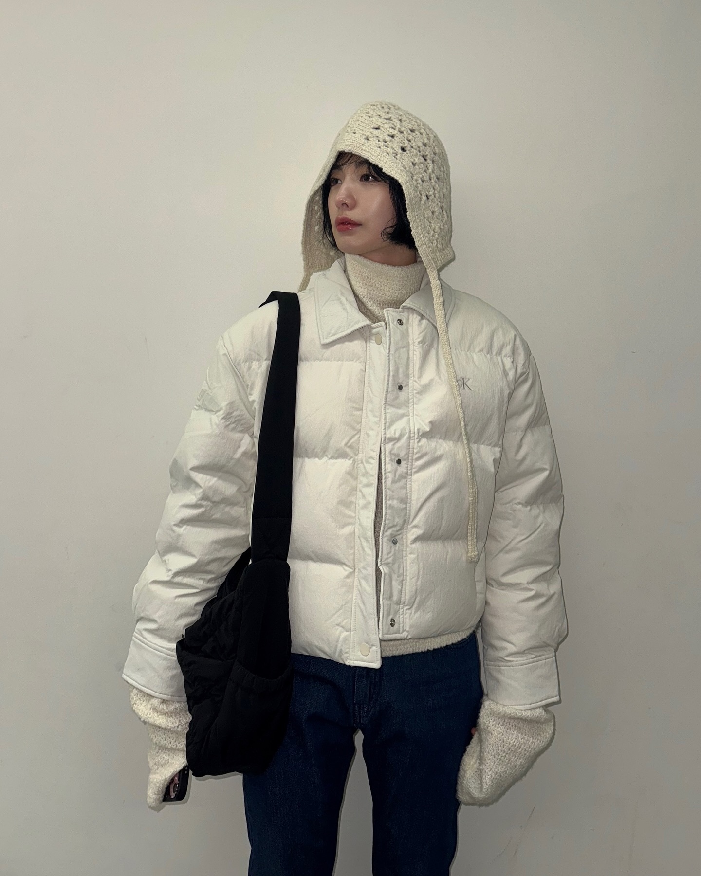 숏패딩 하나로 돌려입는 겨울룩❄️
유행하는 숏패딩과 찰떡인 아이템 추천 4

1. 데님 팬츠

2. 미디스커트

3. 코듀로이 팬츠

4. 조거팬츠 이미지