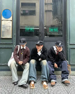 요즘은 블랙 볼캡말고 일자챙🧢 이미지