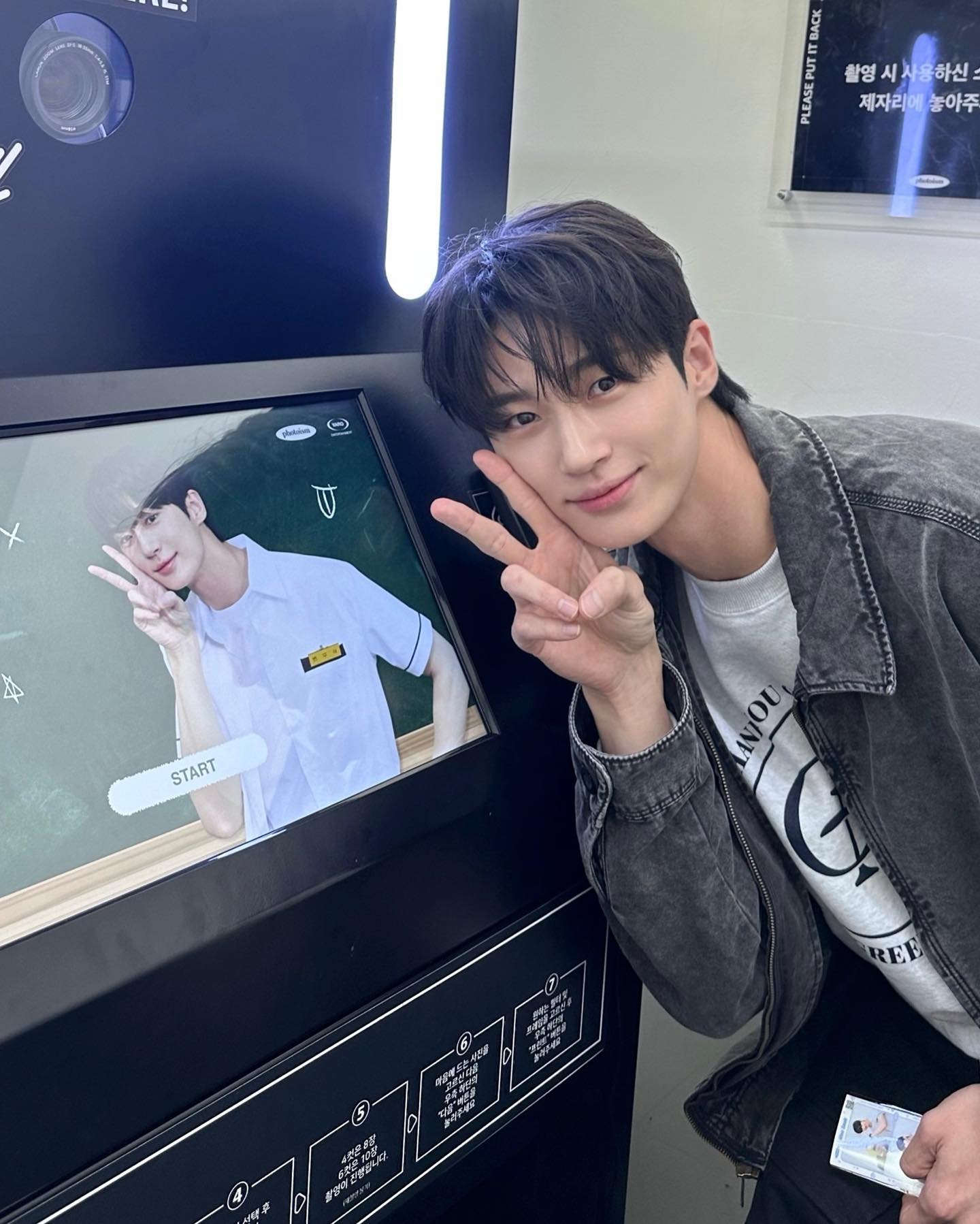 변우석은 부족한 게 뭐야?❤️‍🔥

변우석이 연말을 맞아 소속사 직원들과 스태프들에게 아이폰과 아이패드 등을 선물하며 화제를 모았습니다. 선물을 받은 스태프들은 SNS와 온라인 커뮤니티에 고마운 마음을 전하며 인증 사진을 공유했습니다.

변우석은 기부 활동에도 앞장서며, 지난 10월 세브란스병원에 소아환우 치료비 3억 원을 기부한 바 있습니다.✨ 이미지