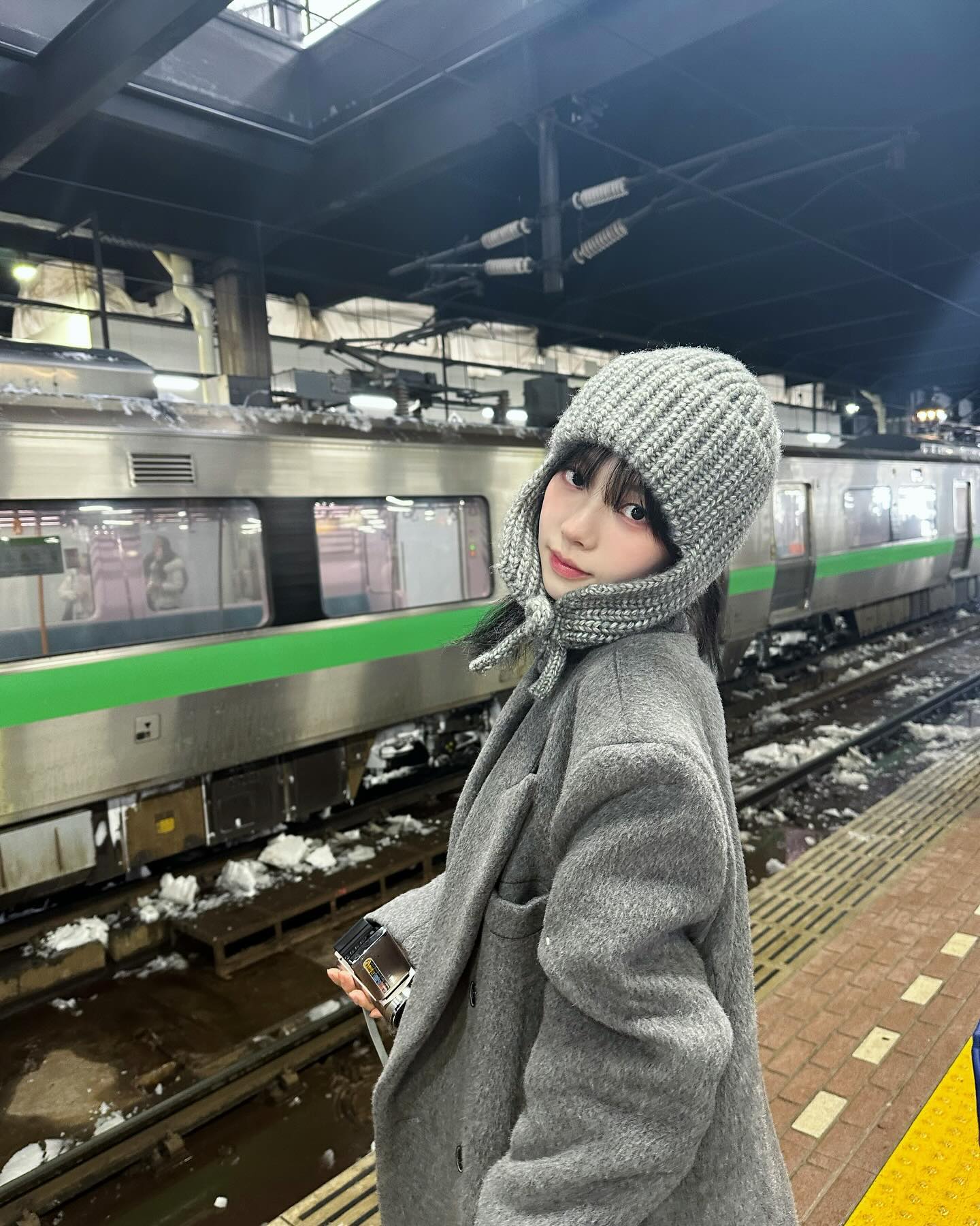 셀럽픽 겨울모자는 바라클라바🤍
귀여운데 볼까지 따수우니까 얼마나 좋게요~?❄️ 이미지5