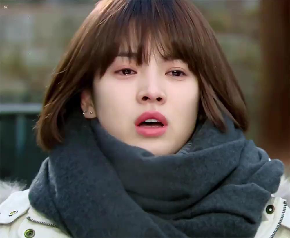셀럽들의 리즈시절을 찾아서💫 아직도 회자되는 여주인공 4대장, 여러분의 원픽 여주인공은 누구였나요?💕  1. 그들이 사는 세상 '송혜교'  2. 여름향기 '손예진'  3. 엽기적인 그녀 '전지현'  4. 미녀는 괴로워 '김아중' 이미지