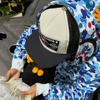 뉴진스가 쏘아올린 베이프 후드🐰🦈 이미지
