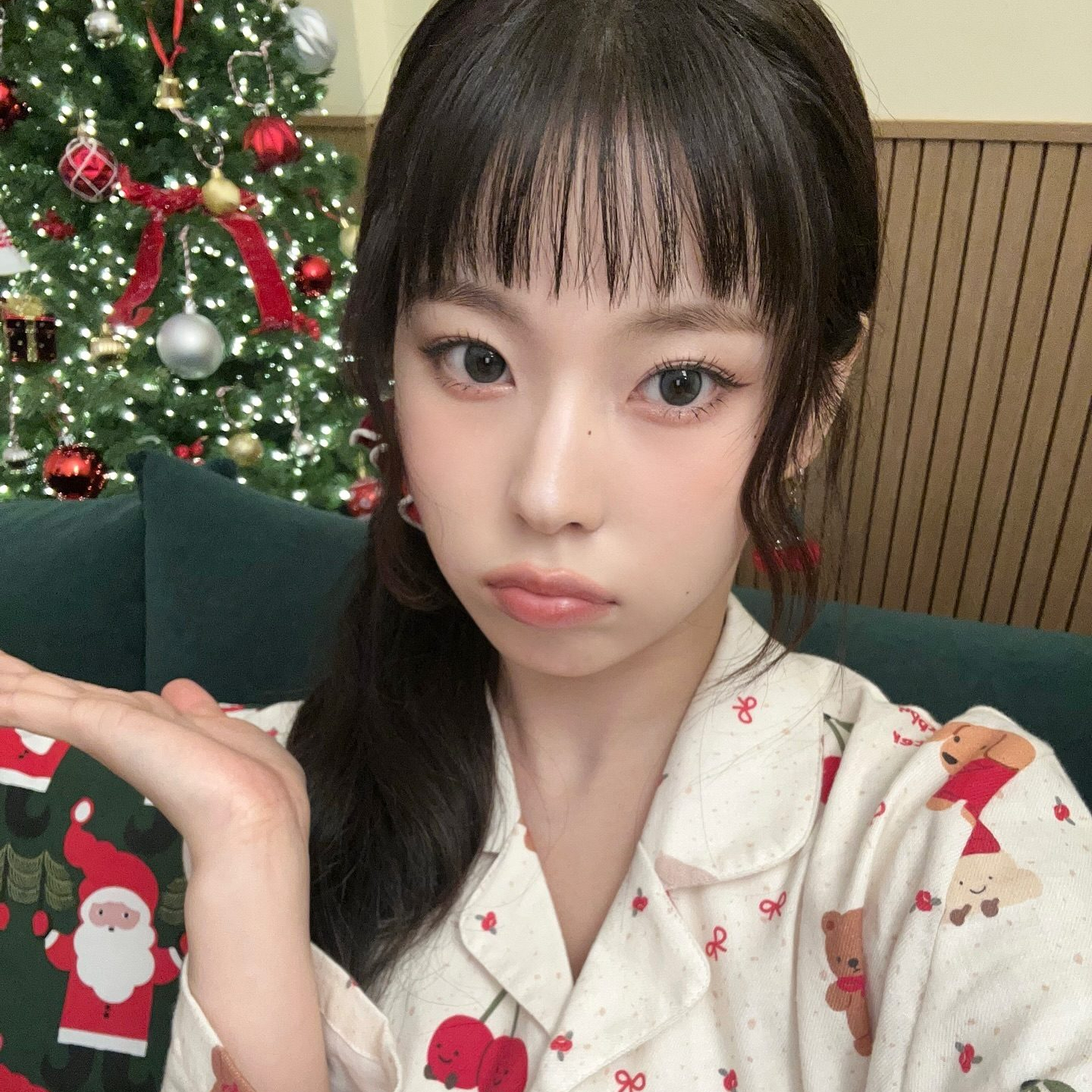 훌쩍 커 버렸어✨06년생 모여라
2025년 20살이 되는 06년생 대표 아이돌 4

1. 뉴진스 해린

2. 엔믹스 규진

3. 르세라핌 은채

4. 베이비몬스터 아사 이미지4