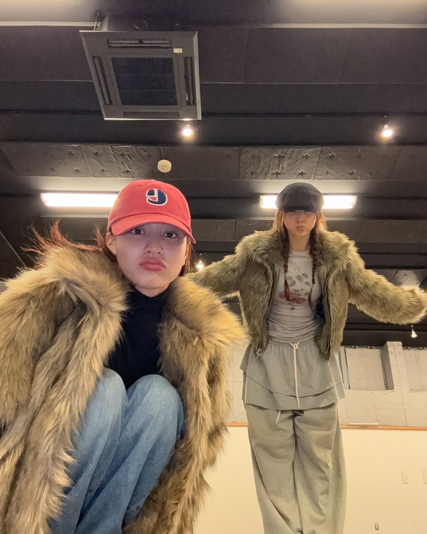 올겨울 시밀러룩은 퍼 자켓으로❤️ 이미지