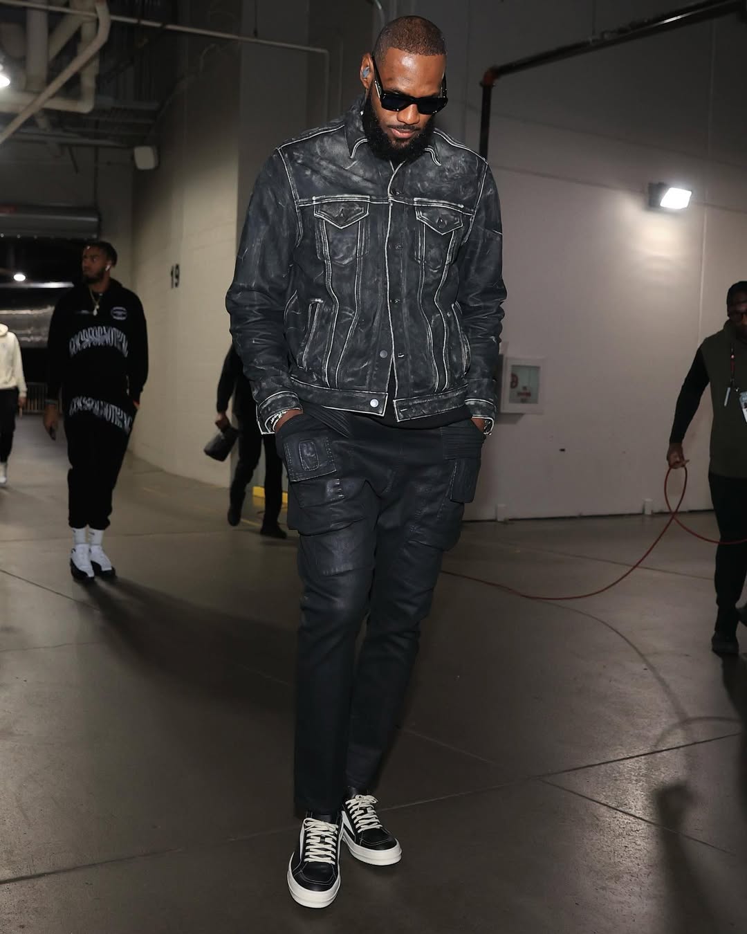 40살을 맞이한 릅신🏀
르브론 제임스는 10~40대까지 nba에서 뛴 첫번째 선수가 됐다. 이미지6