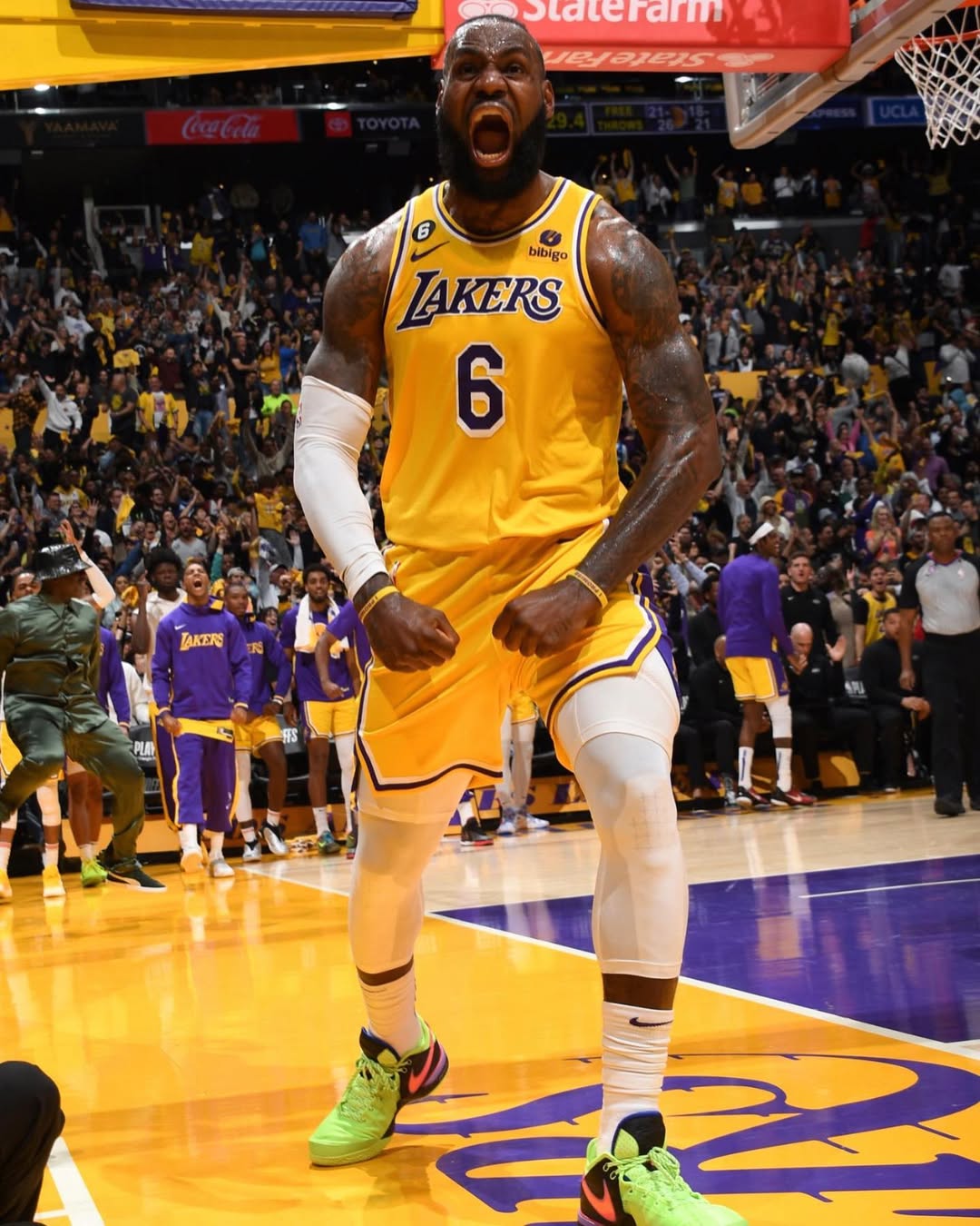 40살을 맞이한 릅신🏀
르브론 제임스는 10~40대까지 nba에서 뛴 첫번째 선수가 됐다. 이미지1