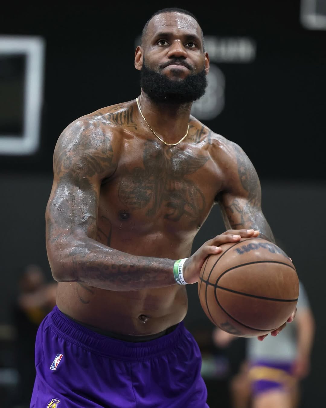 40살을 맞이한 릅신🏀
르브론 제임스는 10~40대까지 nba에서 뛴 첫번째 선수가 됐다. 이미지4