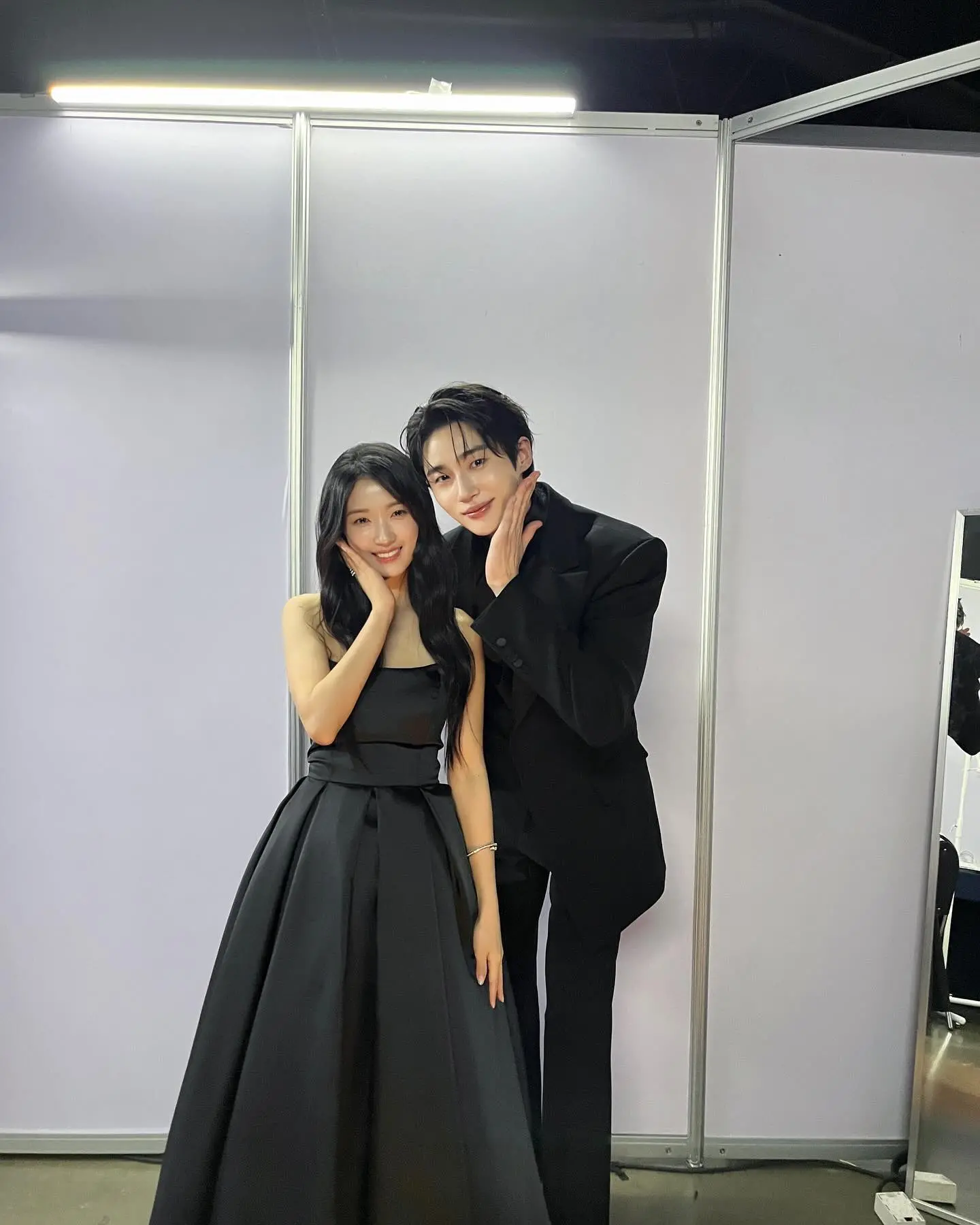 같은 그림체가 주는 편안함👩‍❤️‍👨
비슷한 얼굴상이 주는 안정감으로 많은 팬들의 사랑을 받은 작품 속 대표 커플 5❤️

1. 변우석x김혜윤

2. 박보검x수지

3. 최우식x김다미

4. 정해인x김고은

5. 송중기x박보영 이미지