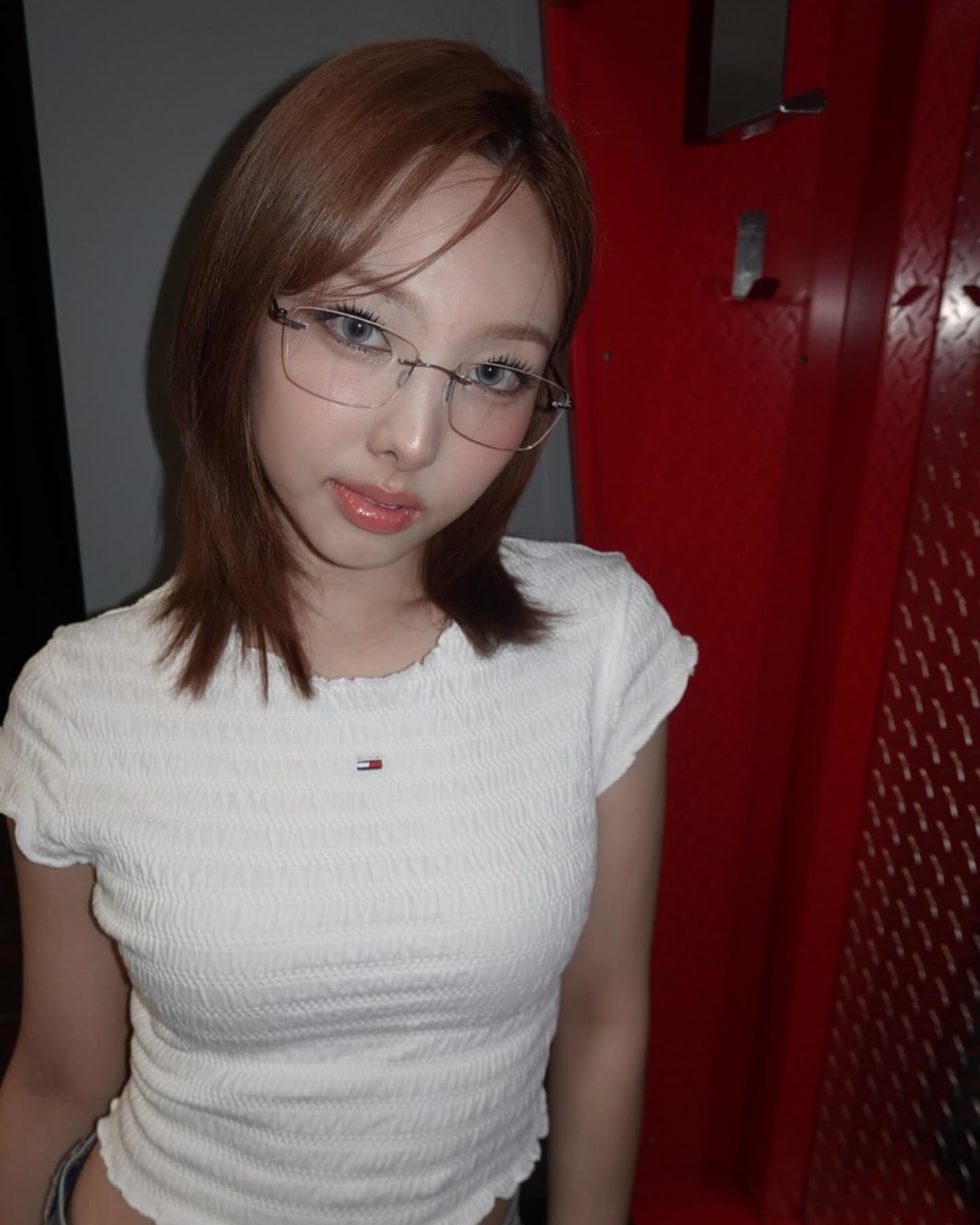 무조건 성공하는 앞머리 공식🙍🏻‍♀️
자연스럽게 한 올만 살짝 내린 @위스피 뱅🖤 이미지