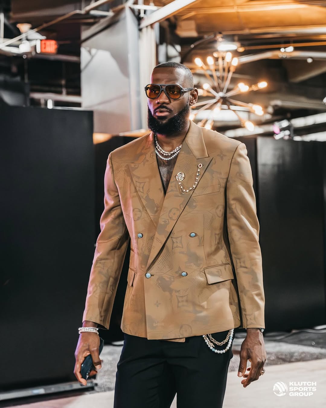 40살을 맞이한 릅신🏀
르브론 제임스는 10~40대까지 nba에서 뛴 첫번째 선수가 됐다. 이미지5