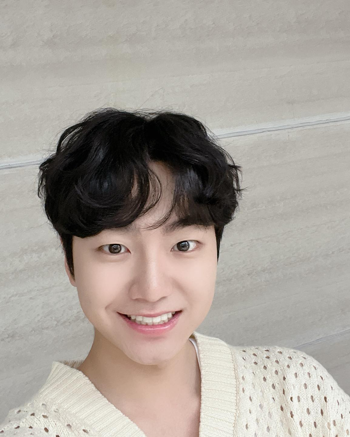 12간지 한국형 히어로 최종 배역

'트웰브'는 동양의 12지신을 모티브로 한 판타지 액션 블록버스터로, 인간 세계에서 악귀들로부터 인간을 보호하는 12명의 천사들의 이야기를 담고 있습니다. 과연 배우들은 어떤 배역을 맡았는지 함께 알아볼까요?👀

1. 서인국 - 원숭이

2. 마동석 - 호랑이

3. 이주빈 - 용

4. 고규필 - 돼지

5. 박형식 - 빌런 까마귀

6. 강미나 - 개

7. 성동일 - 인간(12천사 관리자)

8. 안지혜 -  말

9. 성유빈 - 쥐

10. 레지나 레이 - 뱀 이미지9