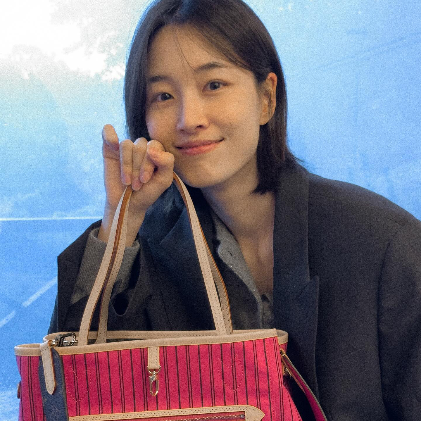 청순한 분위기에 반전 보이스✨
'D.P.'와 '오징어 게임 2'에서 반전 매력을 보여준 원지안의 꾸안꾸 일상룩🤍 이미지