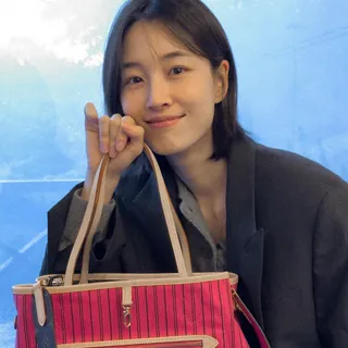 청순한 분위기에 반전 보이스✨
'D.P.'와 '오징어 게임 2'에서 반전 매력을 보여준 원지안의 꾸안꾸 일상룩🤍 이미지