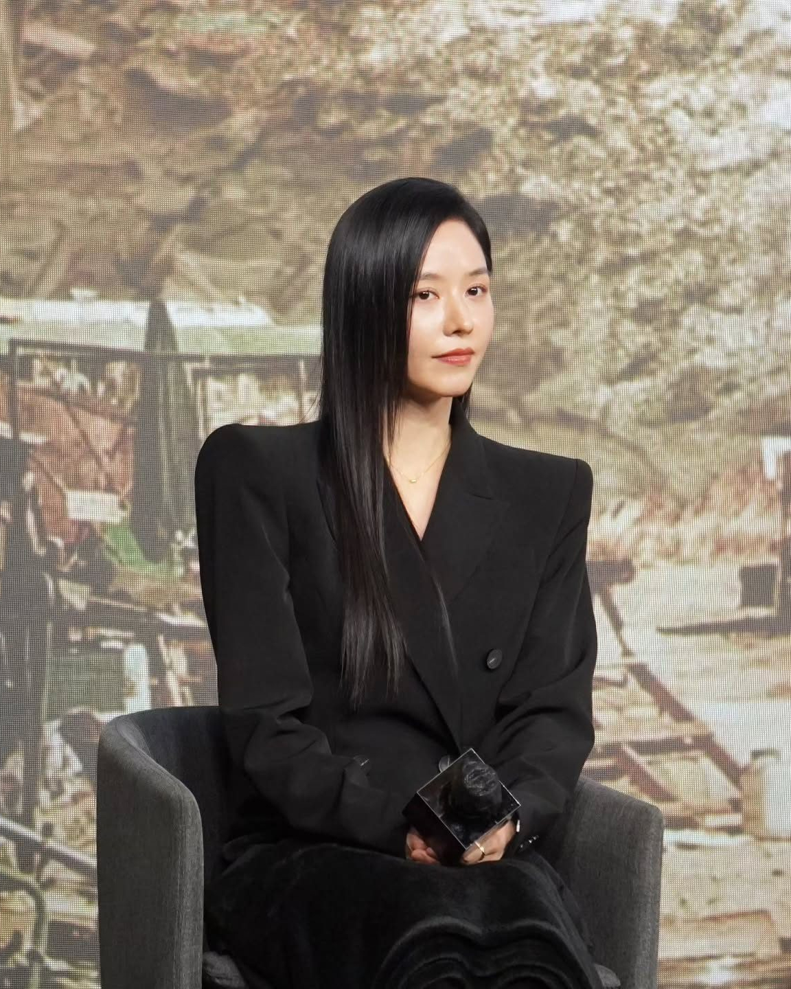 12간지 한국형 히어로 최종 배역

'트웰브'는 동양의 12지신을 모티브로 한 판타지 액션 블록버스터로, 인간 세계에서 악귀들로부터 인간을 보호하는 12명의 천사들의 이야기를 담고 있습니다. 과연 배우들은 어떤 배역을 맡았는지 함께 알아볼까요?👀

1. 서인국 - 원숭이

2. 마동석 - 호랑이

3. 이주빈 - 용

4. 고규필 - 돼지

5. 박형식 - 빌런 까마귀

6. 강미나 - 개

7. 성동일 - 인간(12천사 관리자)

8. 안지혜 -  말

9. 성유빈 - 쥐

10. 레지나 레이 - 뱀 이미지8