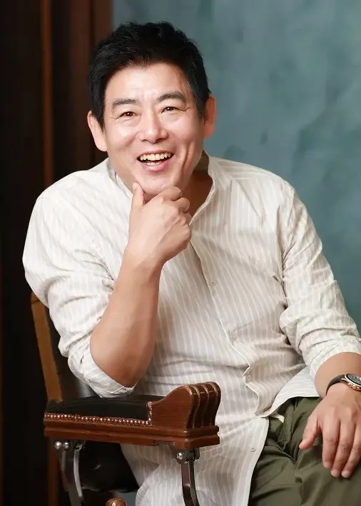 12간지 한국형 히어로 최종 배역

'트웰브'는 동양의 12지신을 모티브로 한 판타지 액션 블록버스터로, 인간 세계에서 악귀들로부터 인간을 보호하는 12명의 천사들의 이야기를 담고 있습니다. 과연 배우들은 어떤 배역을 맡았는지 함께 알아볼까요?👀

1. 서인국 - 원숭이

2. 마동석 - 호랑이

3. 이주빈 - 용

4. 고규필 - 돼지

5. 박형식 - 빌런 까마귀

6. 강미나 - 개

7. 성동일 - 인간(12천사 관리자)

8. 안지혜 -  말

9. 성유빈 - 쥐

10. 레지나 레이 - 뱀 이미지7