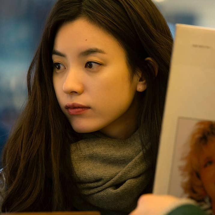겨울이면 생각나는 그 영화들❄️🎥

추운 날씨에는 집에서 편안하게 쉬며 영화 한 편 보는 게 최고죠. 이번 주말, 따뜻한 분위기 속에서 겨울의 매력을 가득 느낄 수 있는 영화 4편과, 그 영화 속 겨울 분위기와 완벽하게 어우러지는 배우들을 함께 소개해드릴게요🤍

1. 8월의 크리스마스 속 심은하

2. 시월애 속 전지현

3. 뷰티 인사이드 속 한효주

4. 건축학개론 속 수지 이미지3