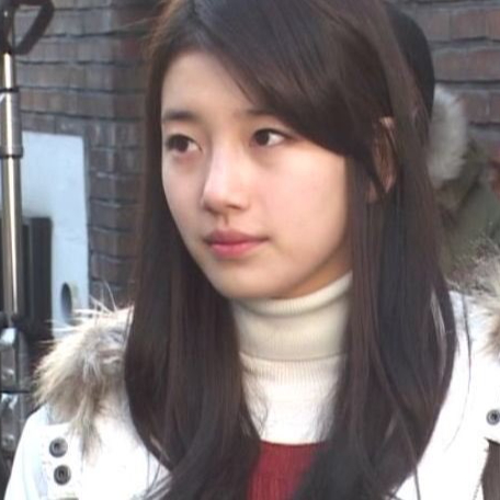 겨울이면 생각나는 그 영화들❄️🎥

추운 날씨에는 집에서 편안하게 쉬며 영화 한 편 보는 게 최고죠. 이번 주말, 따뜻한 분위기 속에서 겨울의 매력을 가득 느낄 수 있는 영화 4편과, 그 영화 속 겨울 분위기와 완벽하게 어우러지는 배우들을 함께 소개해드릴게요🤍

1. 8월의 크리스마스 속 심은하

2. 시월애 속 전지현

3. 뷰티 인사이드 속 한효주

4. 건축학개론 속 수지 이미지6