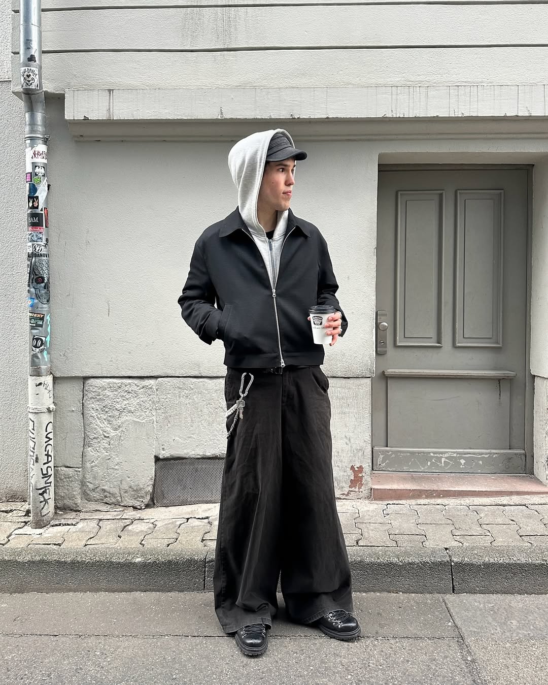 카페인 충전이 필요해☕️ 이미지