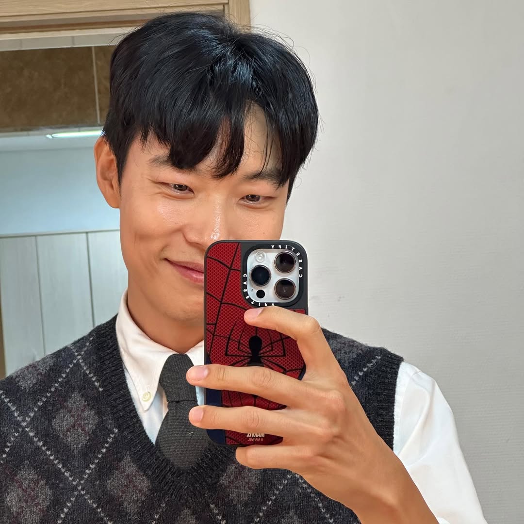 폴로니트 소화력 좋은 류준열🧶 이미지7