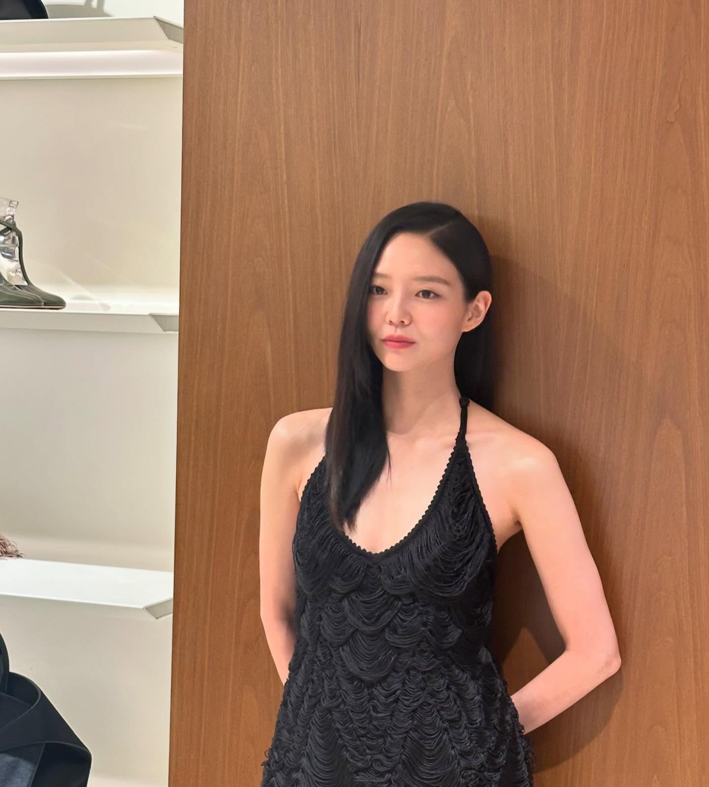 잘생겨서 뭔들✨숏컷 vs 긴머리
숏컷이든 긴머리든 완벽하게 소화하는 잘생쁨 셀럽 5

1. 김태리

2. 수지

3. 이솜

4. 정은채

5. 박환희 이미지6