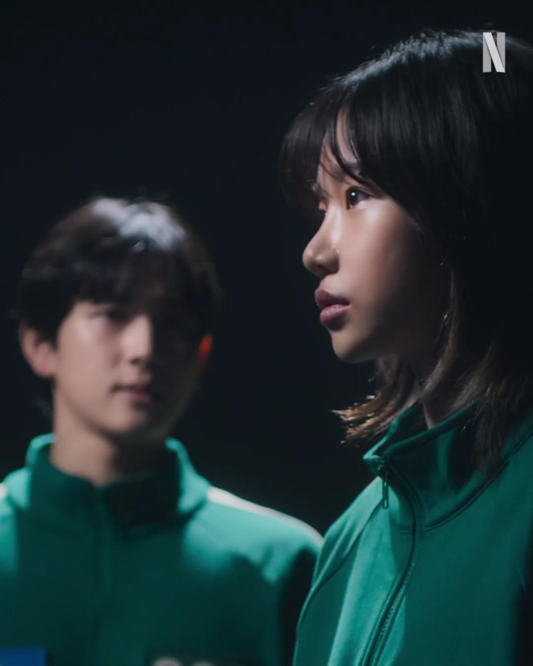 ⌨️ 오겜 참가자 중에 사복장인 있음
ㄴ 222 있음. 조유리임

현재 화제작인 넷플릭스 '오징어 게임 2'에 참가번호 222번으로 출연한 조유리. '아이즈원' 활동을 마친 후 솔로 가수로 데뷔해 활동하며 본업 천재 모먼트를 뽐내는가 하면, 이번 '오징어 게임 2'에서 연기돌의 면모를 보여 주목 받고 있는데요. 여기 주목해야 할 부분이 하나 더 있습니다. 그녀는 사복까지 잘 입는다는 점!

슬라이드를 넘겨 조유리의 사복장인 모먼트 함께 살펴볼까요? 이미지