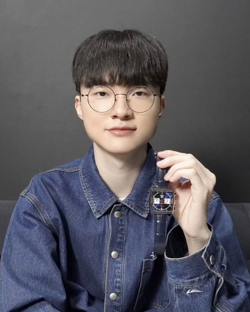 젠장.. 또 대상혁이야..
페이커가 장도연의 살롱드립 2에 나올 예정입니다.
계속해서 전설을 쓰고 있는 대상혁이 어떤 재미를 나눠줄까요?
이 게시글만 보고 일어나려 했는데, 또 대상혁을 보고 말았어. 이제 나는 외쳐야만 해...
외치면 더 일어나기 싫을 걸 알면서도, 나는 외쳐.
그것이 대상혁을 목도한 자의 사명이다. 이미지4