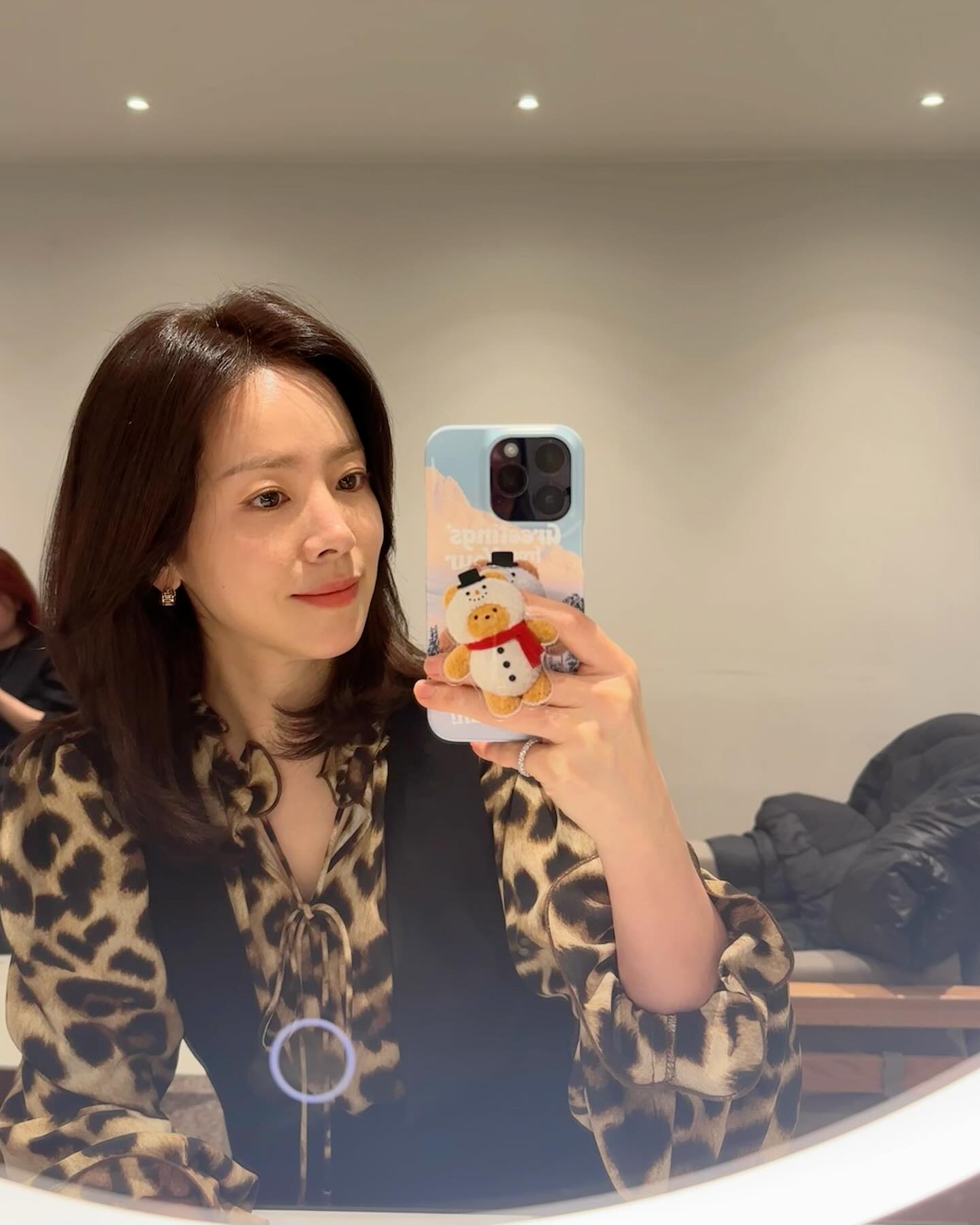 완벽한 미모 한지민의 완벽한 회사룩🤎오피스 캐주얼로 참고하기 딱이야❤️ 이미지