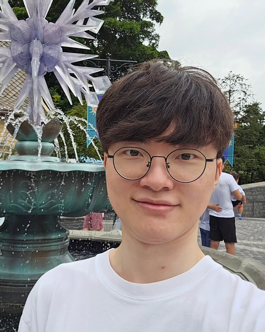젠장.. 또 대상혁이야..
페이커가 장도연의 살롱드립 2에 나올 예정입니다.
계속해서 전설을 쓰고 있는 대상혁이 어떤 재미를 나눠줄까요?
이 게시글만 보고 일어나려 했는데, 또 대상혁을 보고 말았어. 이제 나는 외쳐야만 해...
외치면 더 일어나기 싫을 걸 알면서도, 나는 외쳐.
그것이 대상혁을 목도한 자의 사명이다. 이미지3