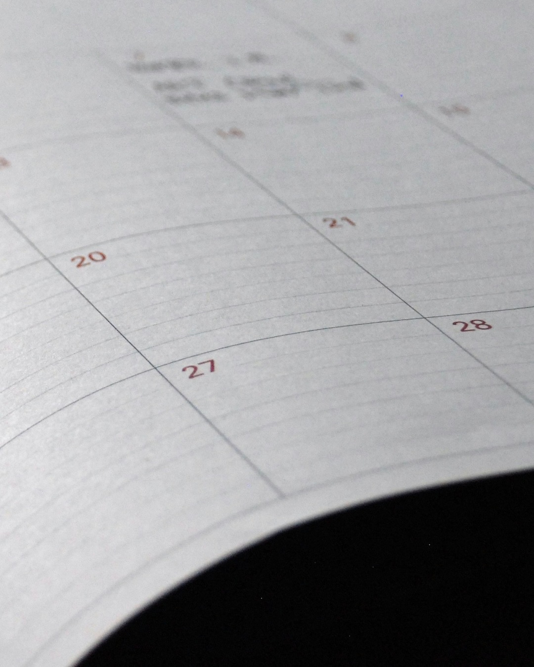 1월 27일 임시공휴일 지정🗓️

2025년 1월 27일이 임시공휴일로 지정됐습니다. 정부와 여당은 내수 경기 진작과 관광 활성화 등에 긍정적 효과가 클 것으로 예상하며, 국민에게 휴식의 기회를 확대 제공하면서 삶의 질 개선의 역할을 기대한다고 밝혔습니다.

설 연휴는 오는 28~30일(화~목요일)이며 여기에 27일(월요일)이 임시공휴일이 더해져, 주말인 25일부터 30일까지 엿새 연속으로 쉴 수 있게 되었습니다. 31일에 연차를 활용할 경우 최대 9일간의 황금연휴를 누릴 수 있습니다. 이미지