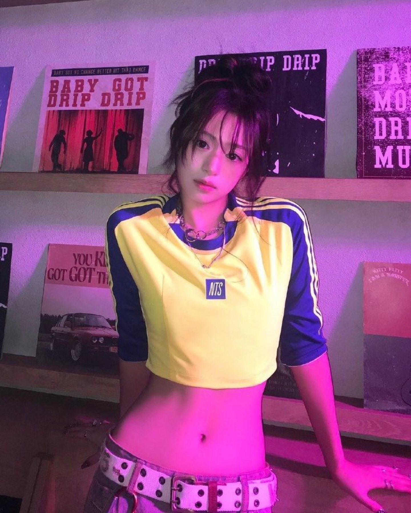 베몬 아현의 몸매 비결은 러닝?🏃‍♀️
평소 런닝머신 속도 10으로 두 시간 뛴다는 베이비몬스터 @아현❤️ 이미지3