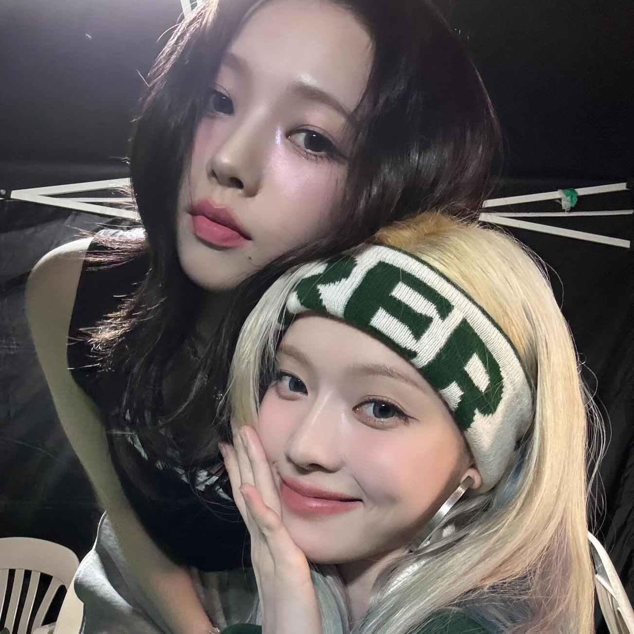 레전드 얼굴합👩‍❤️‍👩온미녀x냉미녀

그룹 내에서 서로 다른 매력을 가진 멤버들이 유독 잘 어울리는 경우가 있는데요. 그 중에서도 '레전드'로 불리는 걸그룹 멤버들의 얼굴합을 준비해봤습니다.✨

1. 에스파 카리나 x 윈터
2. 뉴진스 민지 x 해린
3. 블랙핑크 제니 x 지수
4. 아이브 장원영 x 안유진
5. 에프엑스 크리스탈 x 설리 이미지2