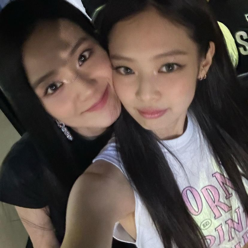 레전드 얼굴합👩‍❤️‍👩온미녀x냉미녀

그룹 내에서 서로 다른 매력을 가진 멤버들이 유독 잘 어울리는 경우가 있는데요. 그 중에서도 '레전드'로 불리는 걸그룹 멤버들의 얼굴합을 준비해봤습니다.✨

1. 에스파 카리나 x 윈터
2. 뉴진스 민지 x 해린
3. 블랙핑크 제니 x 지수
4. 아이브 장원영 x 안유진
5. 에프엑스 크리스탈 x 설리 이미지6