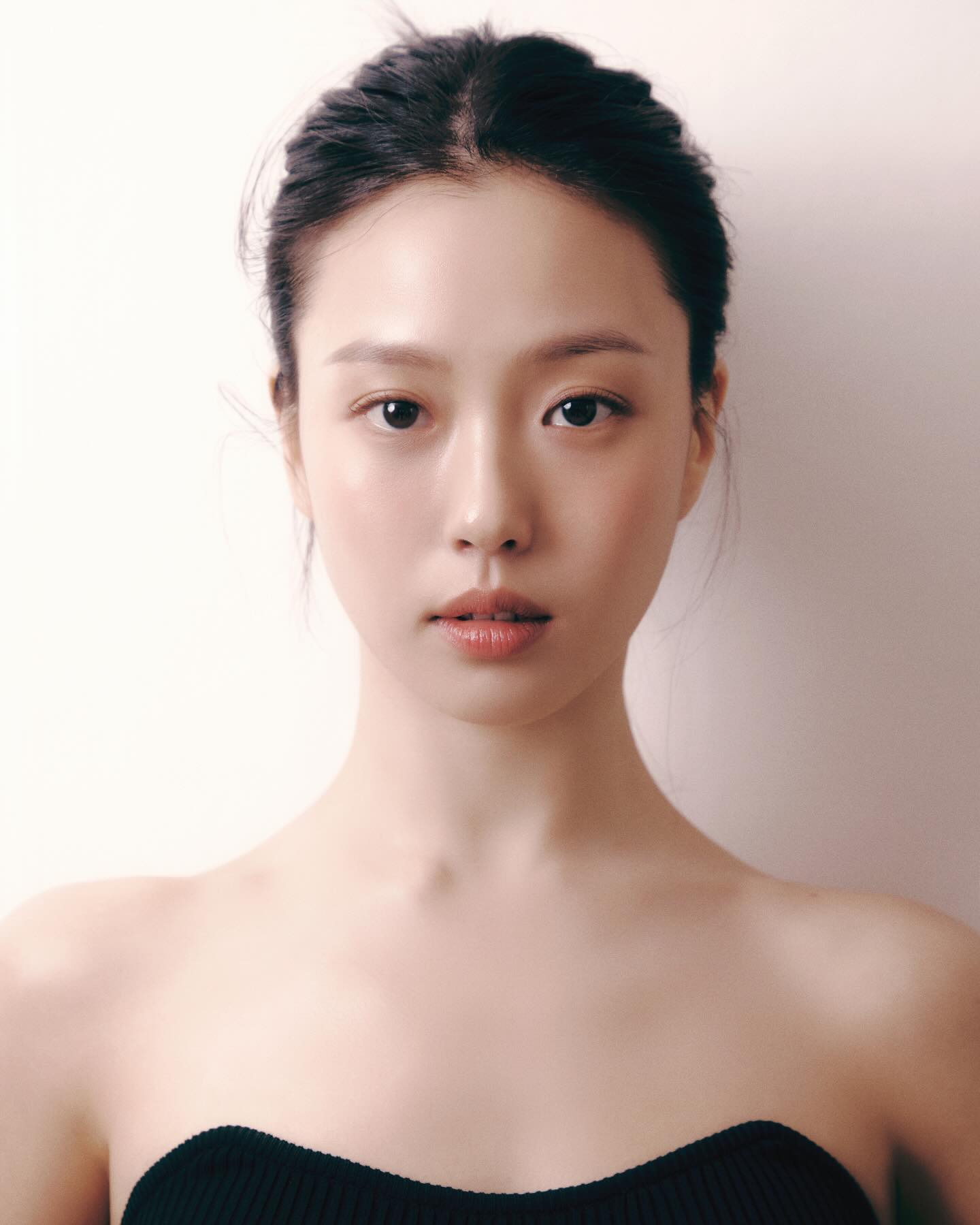 고민시X홍자매 만난다🔥

배우 고민시가 작가 홍자매(홍정은, 홍미란)의 신작 주연으로 낙점됐습니다. 스포티비뉴스 취재에 따르면, 고민시는 최근 홍자매 신작 주연 제안을 받아 조율 중이라고 합니다. 출연 제안을 받은 작품이 '호텔 델루나' 시즌2라는 이야기가 나오기도 했으나, 해당 작품은 알려지지 않은 신작이라고 하는데요.

'미남이시네요', '내 여자친구는 구미호', '호텔 델루나' 등 여러 히트작을 탄생시킨 히트 작가 홍자매와 대세 배우 고민시의 시너지는 과연 어떨지 기대가 되네요! 이미지