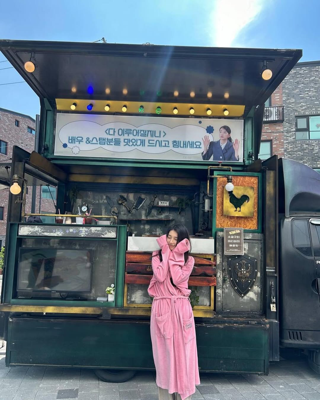 셀럽 픽 파자마🛌 '스내피커들'

많은 셀럽들이 사랑하는 파자마 브랜드, Snappycuddle! 의외로 삶의 질을 높여주는 아이템 중 하나가 바로 파자마인데요. 추운 겨울, 포근한 파자마를 입고 집에서 따뜻한 시간 보내는 건 어떠세요?💖 이미지2