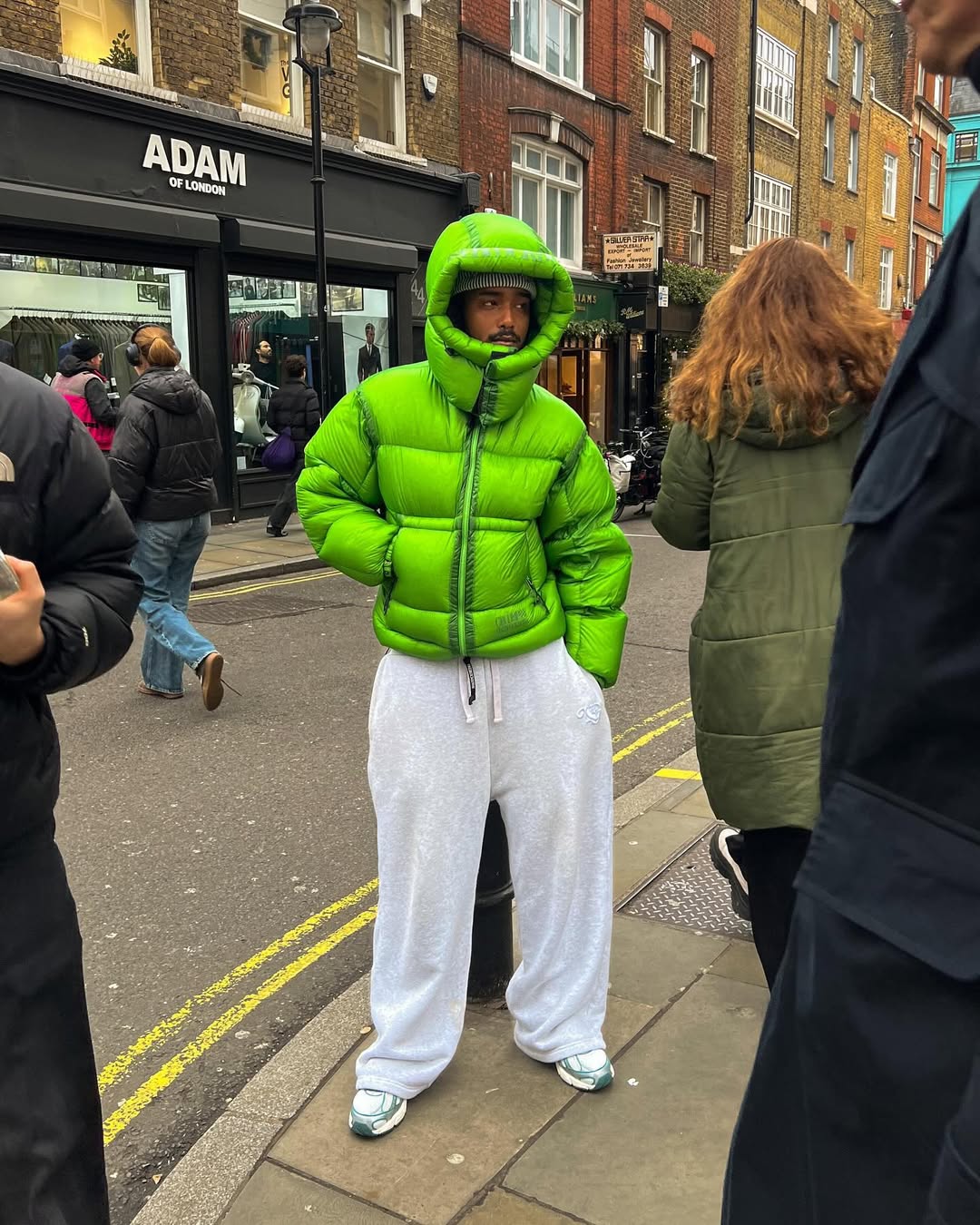 영하엔 패딩 후드 뒤집어 써⛄️ 이미지