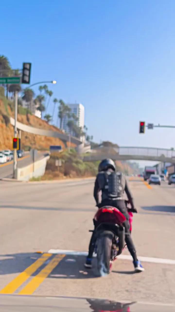 익숙한 곳, 익숙한 행동🏍️ 이미지