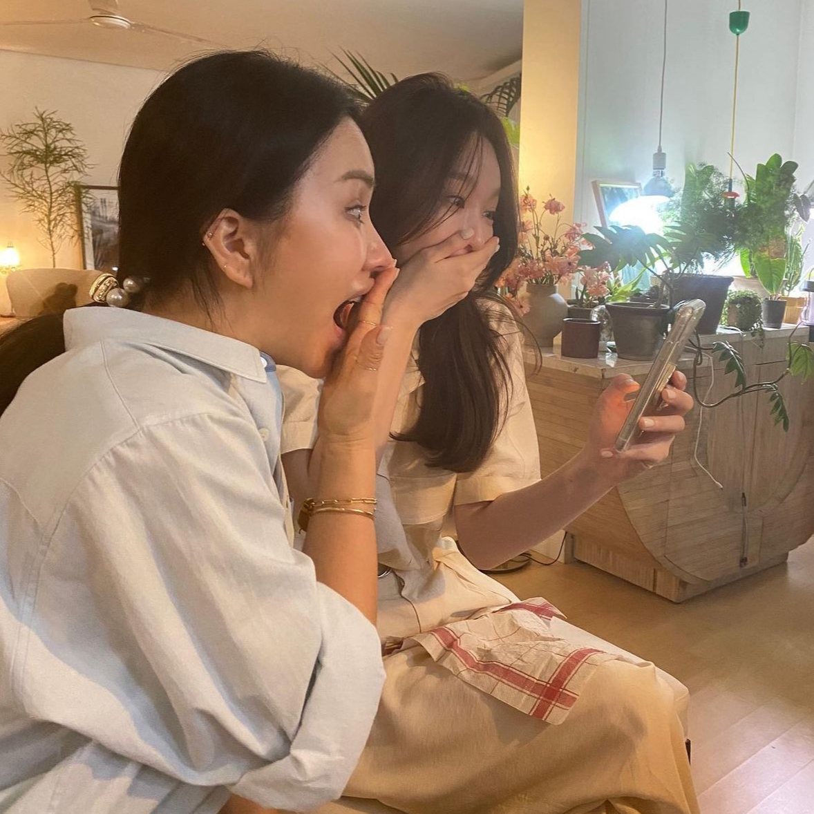 강민경의 보석함💎

연예계 대표 엔프피 강민경은 평소 넓은 인맥을 자랑하는데요. 특히, 고현정은 강민경의 권유로 유튜브를 시작하게 될 정도로 두 사람의 깊은 친분을 보여줬습니다. 그래서 준비한 강민경의 보석함, 같이 열어볼까요?✨

1. 이해리
2. 송혜교
3. 고현정
4. 엄정화 이미지7