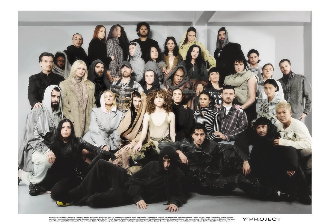 와이프로젝트 이제는 볼 수 없다니😱

글렌 마틴스가 떠난 와이프로젝트(Y/PROJECT)가 브랜드 운영 중단을 했다는 소식이 전해졌습니다

2013년부터 와이프로젝트를 이끌었던 글렌 마틴스가 지난 9월 디렉터직을 사임하였습니다.
이후 계속해서 브랜드 인수자를 찾지 못하였고 매출적인 문제 등 경제적 어려움이 지속되면서 브랜드 운영이 중단된 것으로 확인되었고 현재 공식사이트도 블락된 상태입니다.
와이프로젝트 오피셜 계정에서도 다음과 같은 문구를 확인할 수 있습니다.

Y/PROJECT 팀이 14년 만에 공식적으로 브랜드를 폐업한다고 발표하게 되어 큰 감사와 슬픔과 함께합니다. Y/P 파트너, 협력사, 팬들의 변함없는 성원이 없었다면 이런 성공을 거둘 수 없었고, 그동안 변함없는 헌신에 함께 해주신 여러분께 감사드립니다.
저희는 특별히 Y/PROJECT와 함께 만들고 성장할 수 있는 기회를 주신 glennmartens , pascalcontejodra 그리고 故 Gilles Elalouf와 Yohan Serfaty에게 감사드리고 싶습니다.  이미지