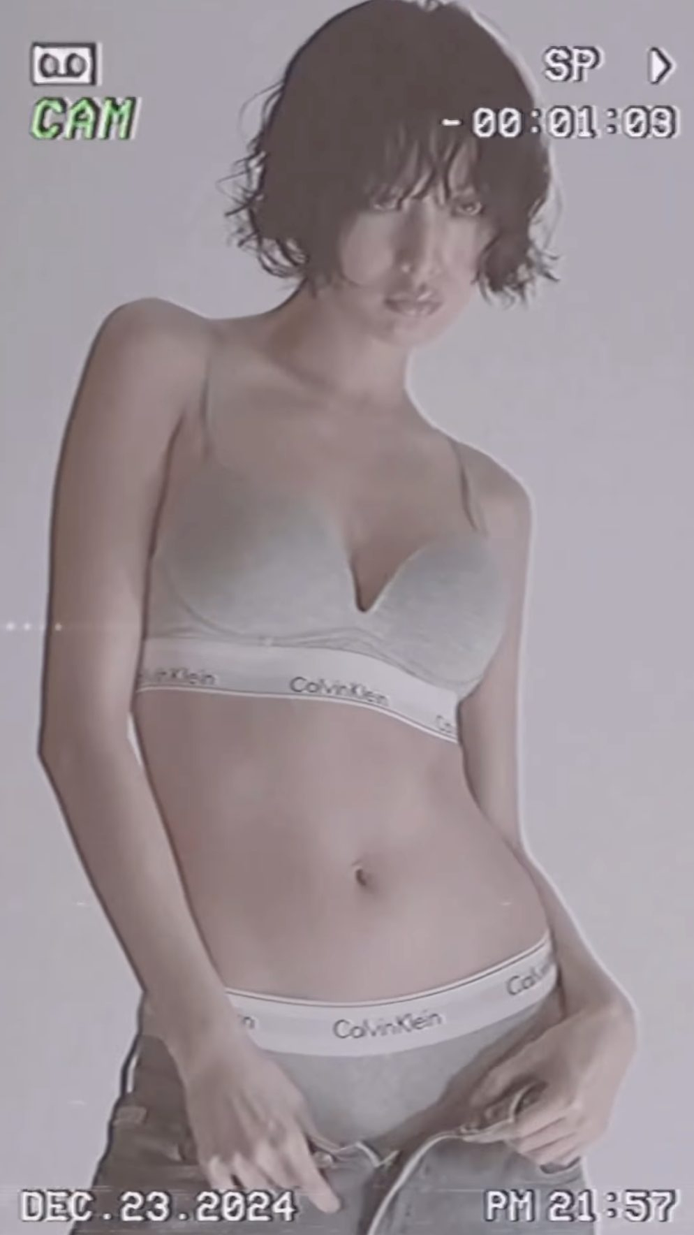 언니는 꼭 나 간식 먹을 때 올리더라🥹
인간 캘빈클라인 나나 언니..내 뱃살 눈 감아😌 이미지