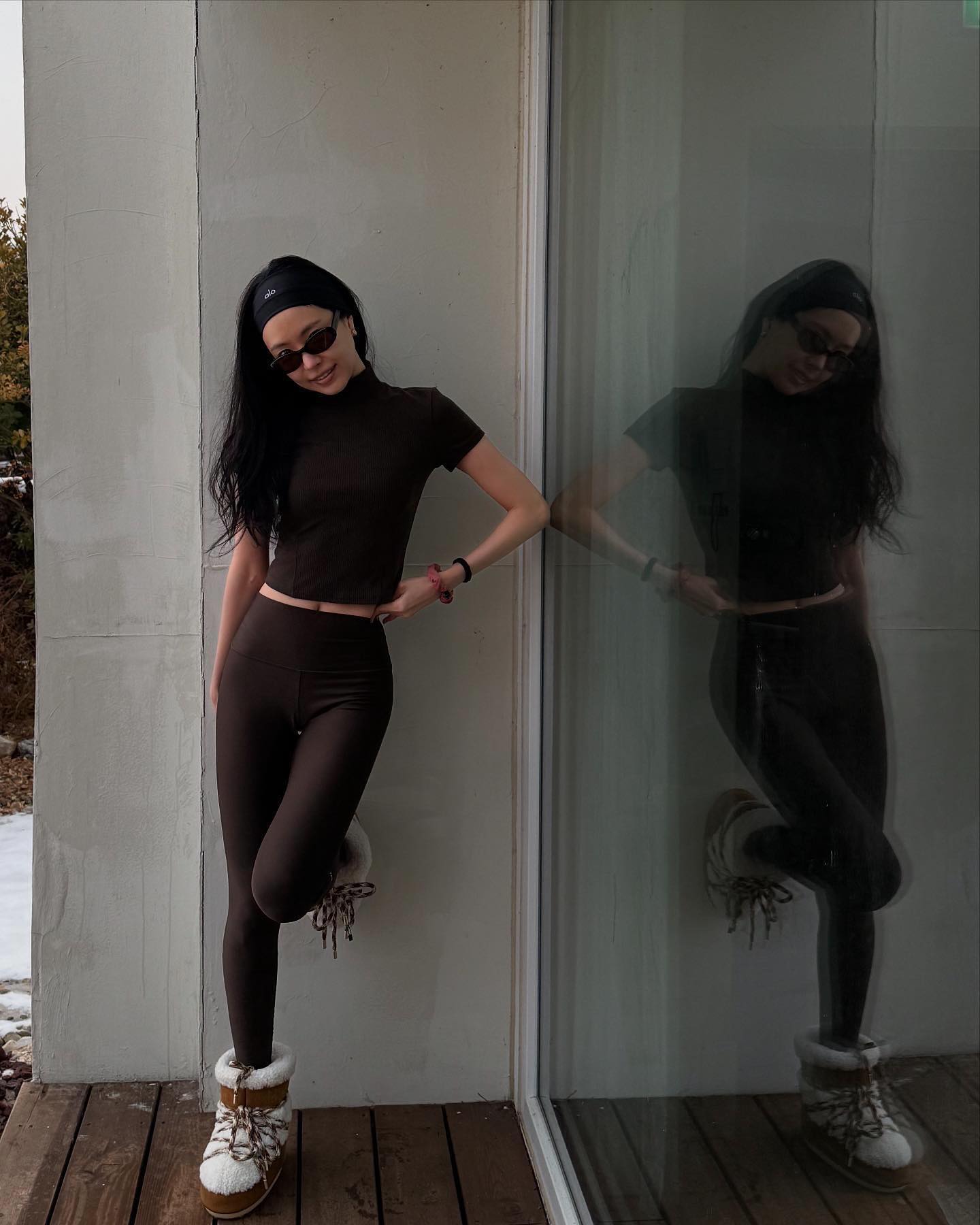 손나은하면 = 레깅스🖤
레깅스+문부츠 조합으로 올겨울 스타일리쉬하게✨ 이미지8