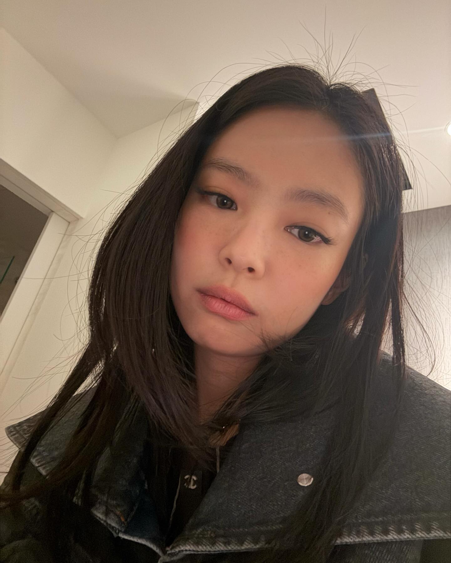 퍼스널컬러로 본 사계절 셀럽들☀️

퍼스널컬러 하나만 알아도 나에게 맞는 스타일을 찾을 수 있어 많은 사람들이 관심을 가지는 주제인데요. 그래서 준비한, 퍼스널 컬러별 대표하는 셀럽들을  소개합니다.❤️ 자신에게 어울리는 컬러를 찾아, 찰떡같은 스타일링에 도전해보세요!

1. 봄
라이트 - 윤아
브라이트 - 아이유

2. 여름
라이트 - 아이린
뮤트 - 문채원

3. 가을
뮤트 - 이성경
딥 - 제니

4. 겨울
브라이트 - 선미
딥 - 임지연 이미지6