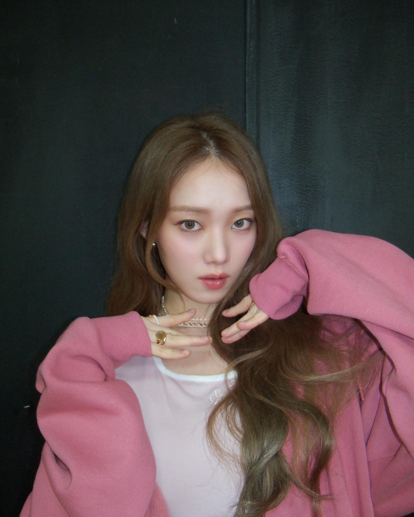 퍼스널컬러로 본 사계절 셀럽들☀️

퍼스널컬러 하나만 알아도 나에게 맞는 스타일을 찾을 수 있어 많은 사람들이 관심을 가지는 주제인데요. 그래서 준비한, 퍼스널 컬러별 대표하는 셀럽들을  소개합니다.❤️ 자신에게 어울리는 컬러를 찾아, 찰떡같은 스타일링에 도전해보세요!

1. 봄
라이트 - 윤아
브라이트 - 아이유

2. 여름
라이트 - 아이린
뮤트 - 문채원

3. 가을
뮤트 - 이성경
딥 - 제니

4. 겨울
브라이트 - 선미
딥 - 임지연 이미지5