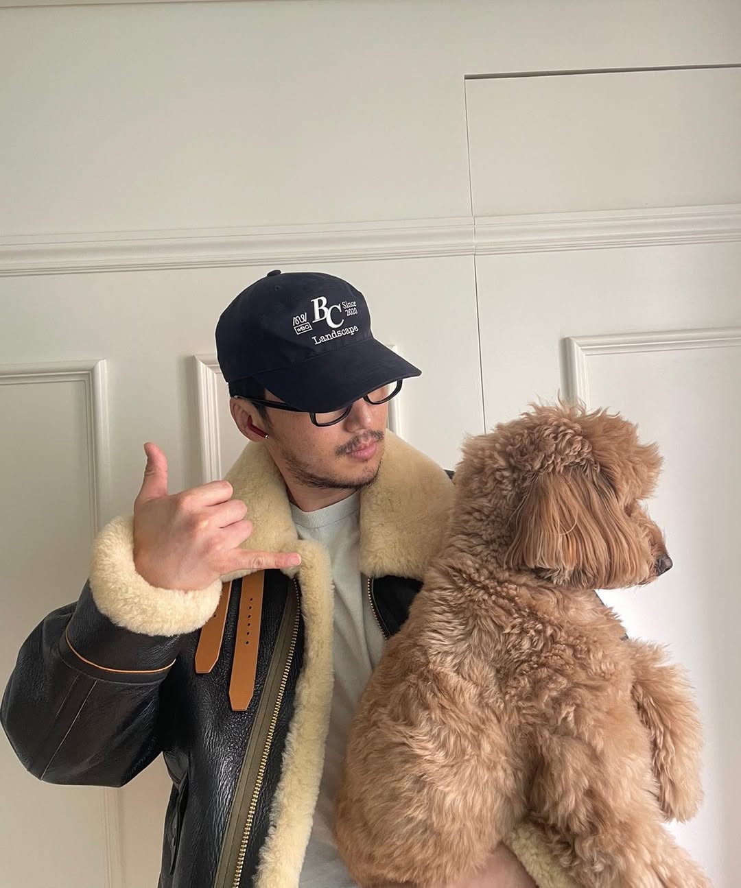 변요한의 터프한 볼캡 활용법🧢 이미지
