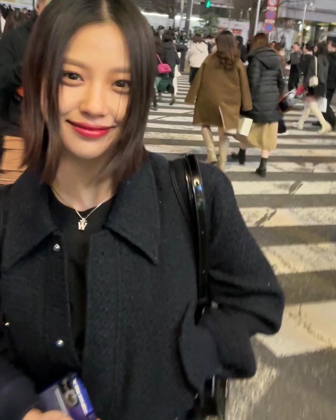 요즘 셀럽들은 칼단발 홀릭🖤✨ 이미지5