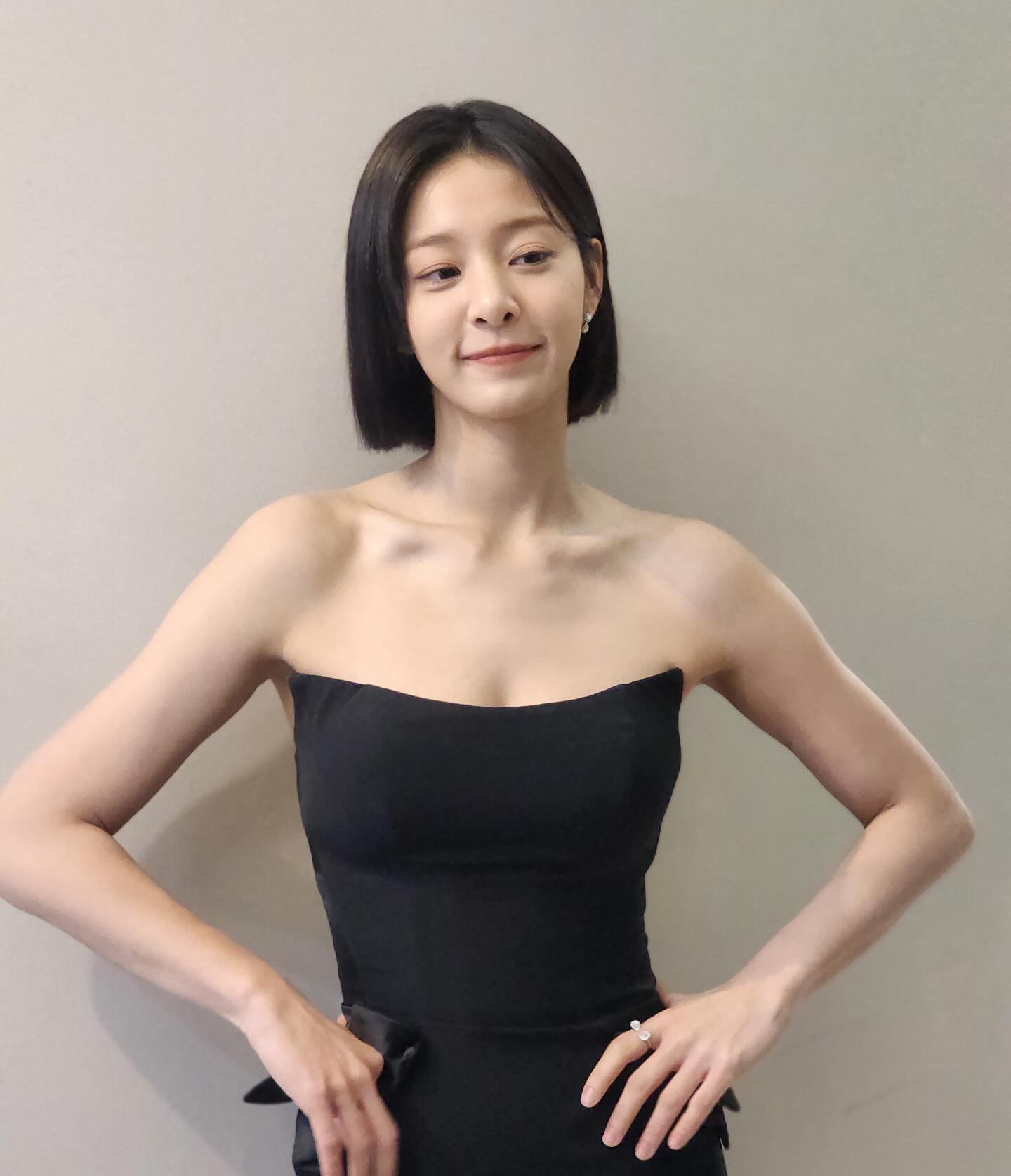 요즘 셀럽들은 칼단발 홀릭🖤✨ 이미지