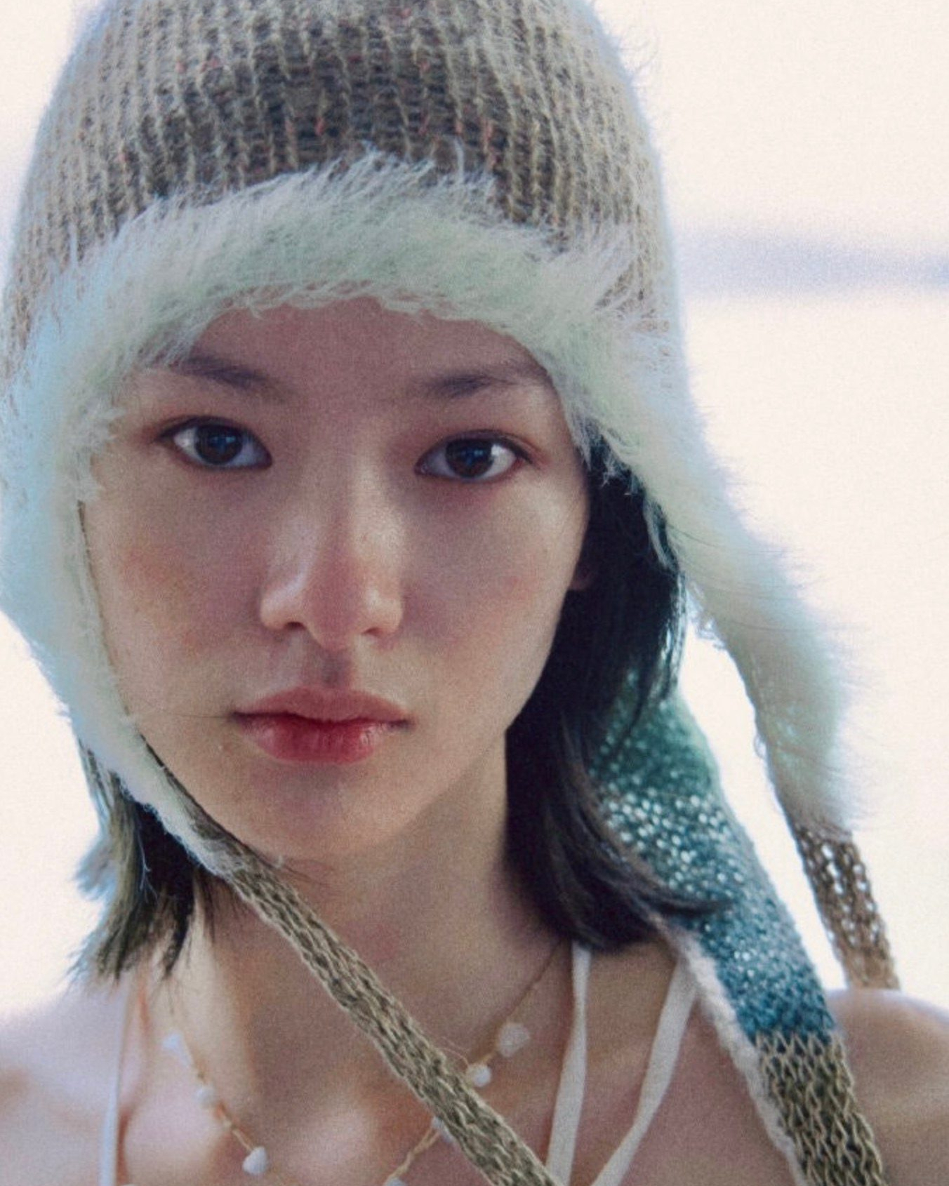 요즘 뜨는 한소희 닮은 배우?🖤

중국에서 송혜교와 한소희를 떠올리게 하는 얼굴로 주목받고 있는 배우 Qiu Tian 구천은 1999년생으로, 최근 중국뿐만 아니라 한국에서도 큰 관심을 받고 있습니다. 그녀는 평소 화장을 거의 하지 않거나 기본적인 메이크업만으로 자연스러운 매력을 발산하며, 그 내추럴한 모습이 팬들 사이에서 더욱 인기를 끌고 있는데요. 신선한 비주얼을 지닌 구천의 매력을 슬라이드를 넘겨 확인해보세요. ✨ 이미지