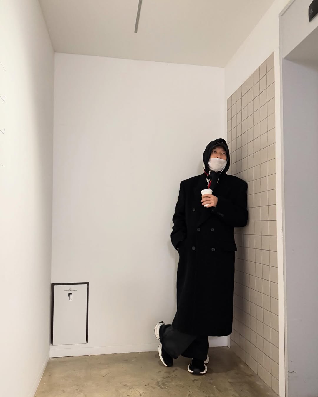 코트에 볼캡으로 포인트🧢 이미지3